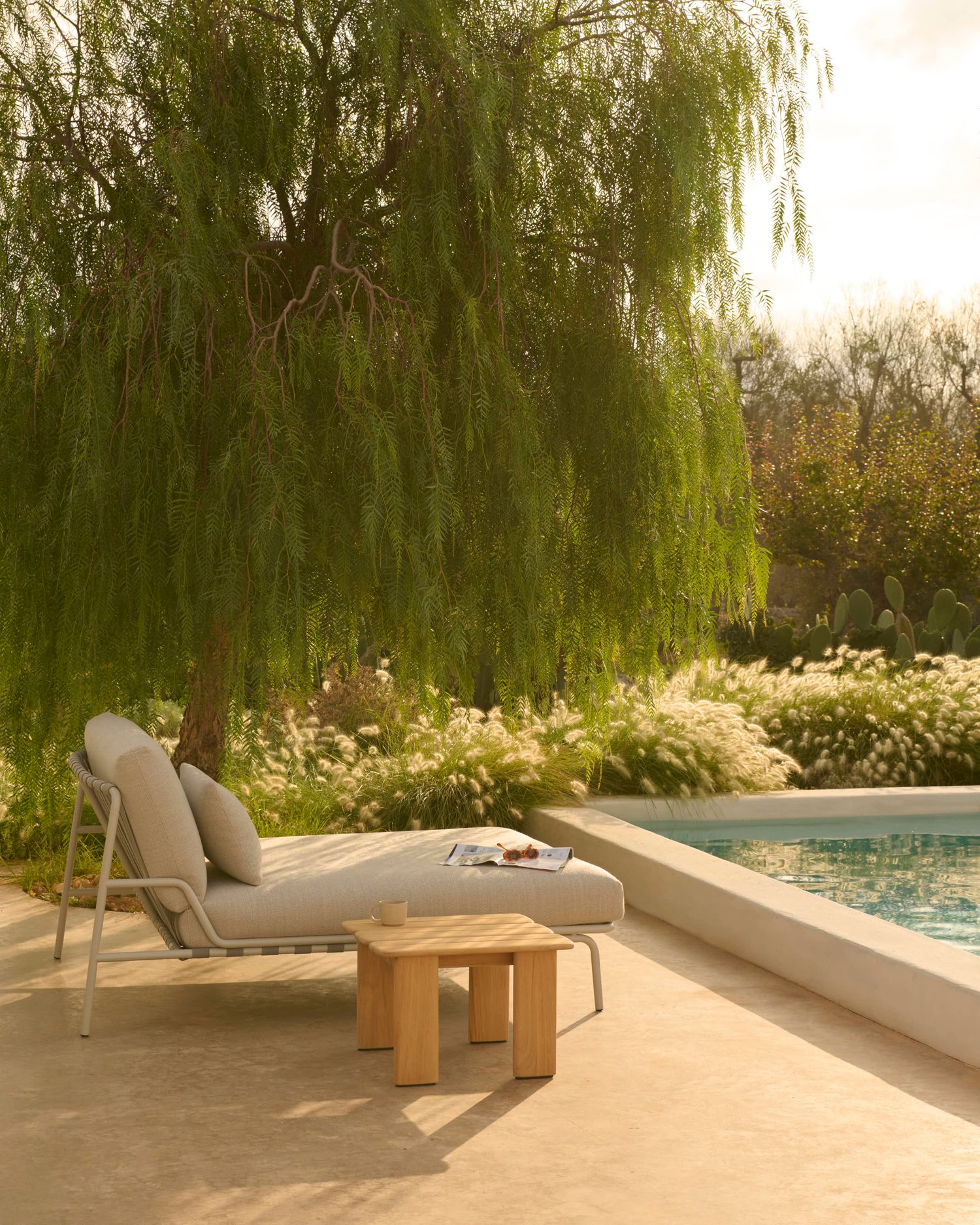 /cdn-cgi/image/width=1500,quality=85,format=auto/globalassets/content-media/images/01.-lifestyle-images/january-26/settle-lounge-bed-laze-1-grey-assemble-coffee-table-55-cmlow-res.jpg