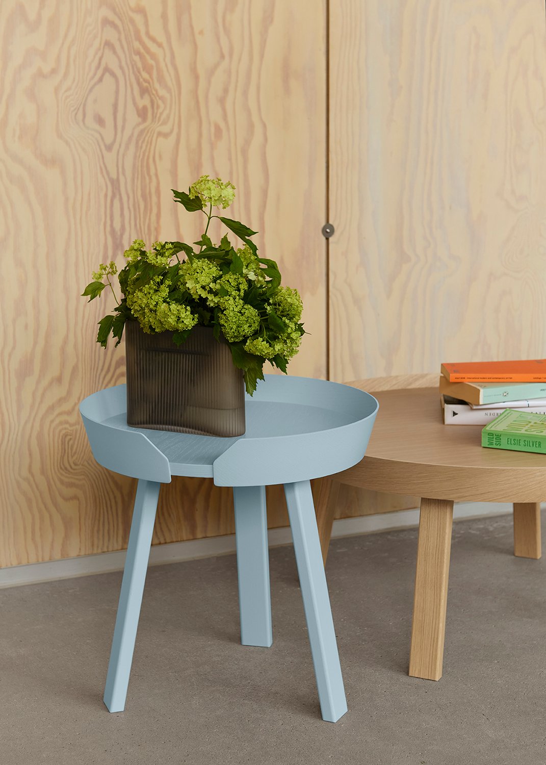 /cdn-cgi/image/width=1500,quality=85,format=auto/globalassets/content-media/images/01.-lifestyle-images/september-26/around-coffee-table-small-light-blue-large-oak-ridge-vase-16-taupe-low-res.jpg