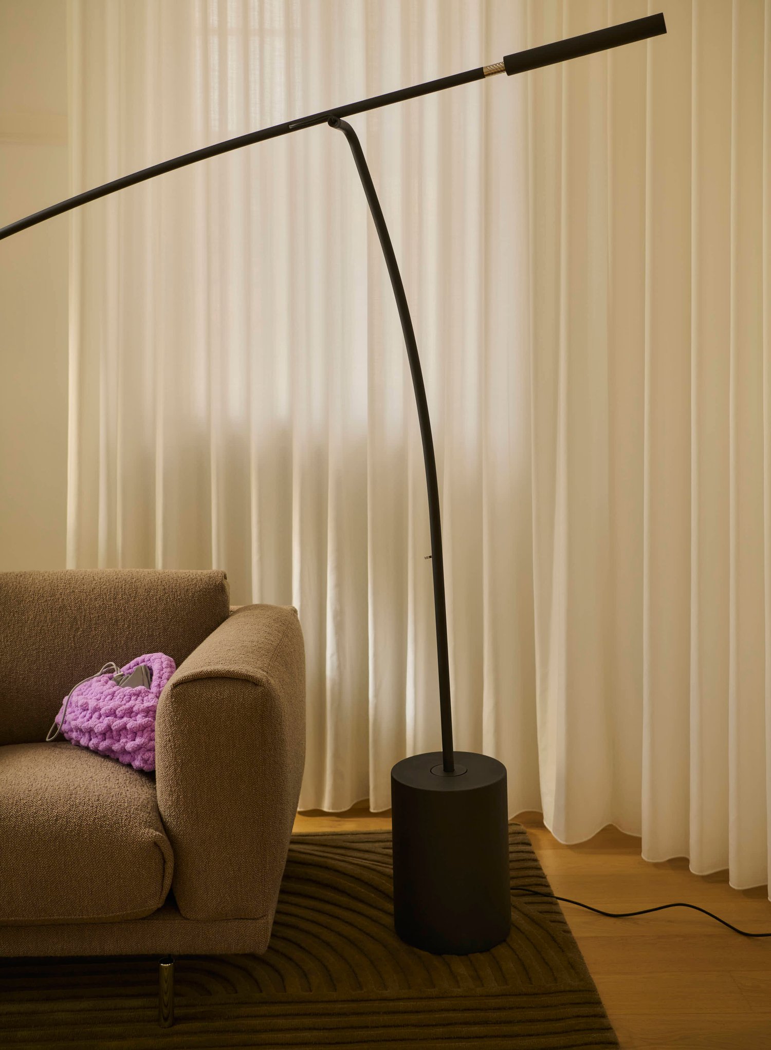 /cdn-cgi/image/width=1500,quality=85,format=auto/globalassets/content-media/images/01.-lifestyle-images/september-26/contra-floor-lamp-rest-lounge-chair-hearth-06-chrome-relevo-quattro-taupelow-res.jpg