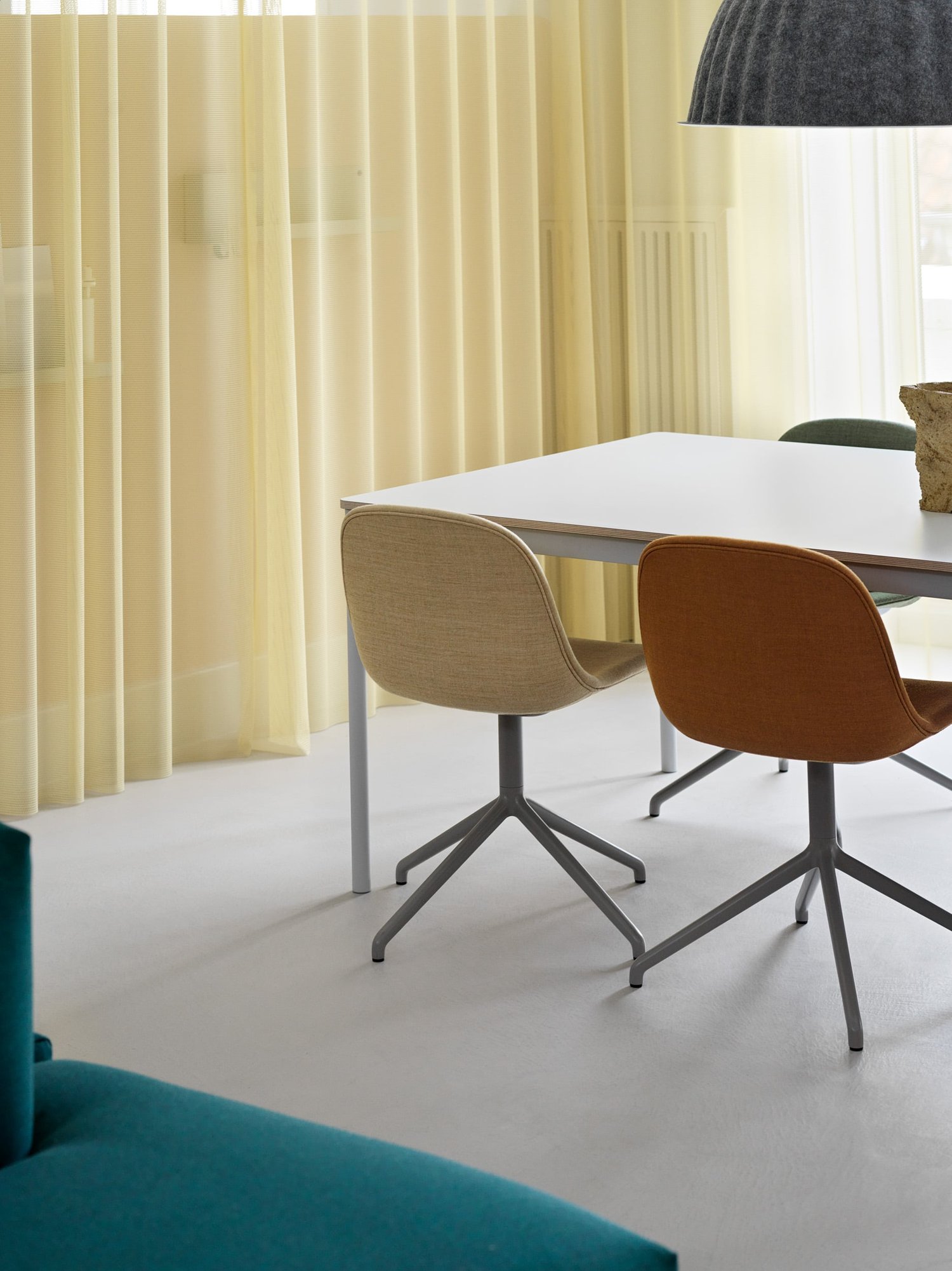 /cdn-cgi/image/width=1500,quality=85,format=auto/globalassets/content-media/images/about/copenhagen-hq-showroom/pb_muuto_hq_press_2019_9303.jpg