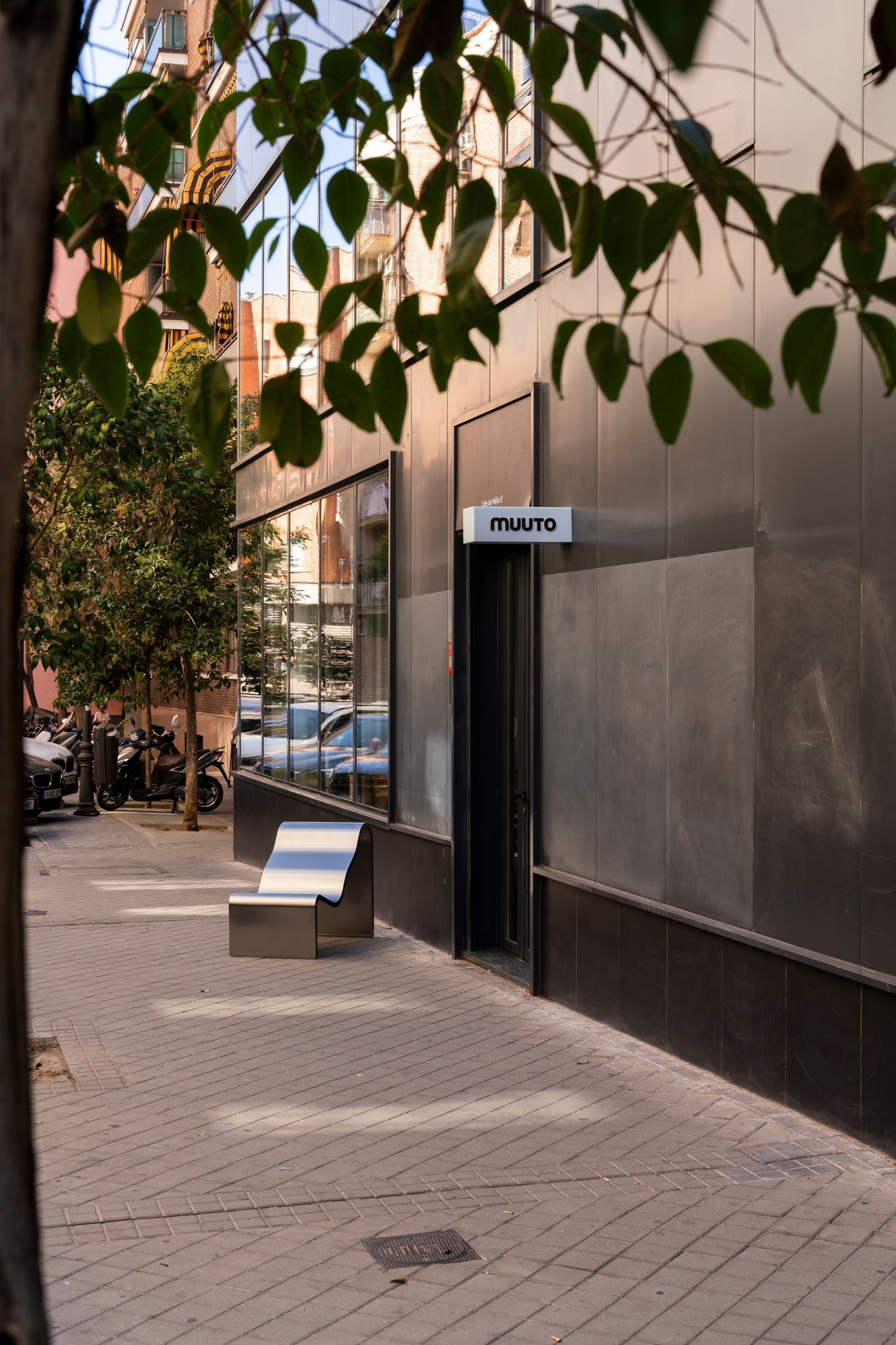 /cdn-cgi/image/width=1500,quality=85,format=auto/globalassets/content-media/images/about/madrid-showroom/madrid-showroom-muuto-med-res-15.jpg