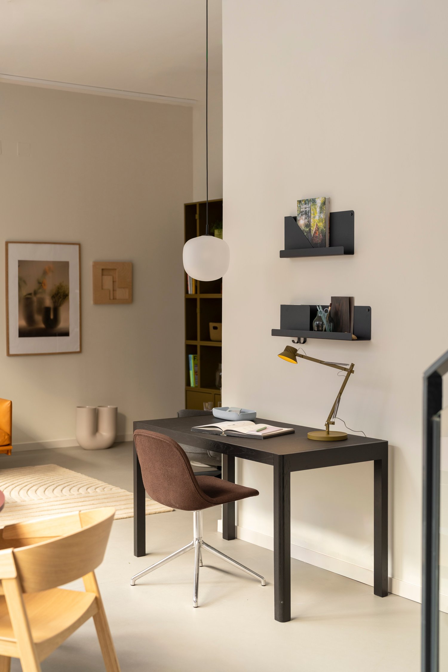 /cdn-cgi/image/width=1500,quality=85,format=auto/globalassets/content-media/images/about/madrid-showroom/madrid-showroom-muuto-med-res-7.jpg