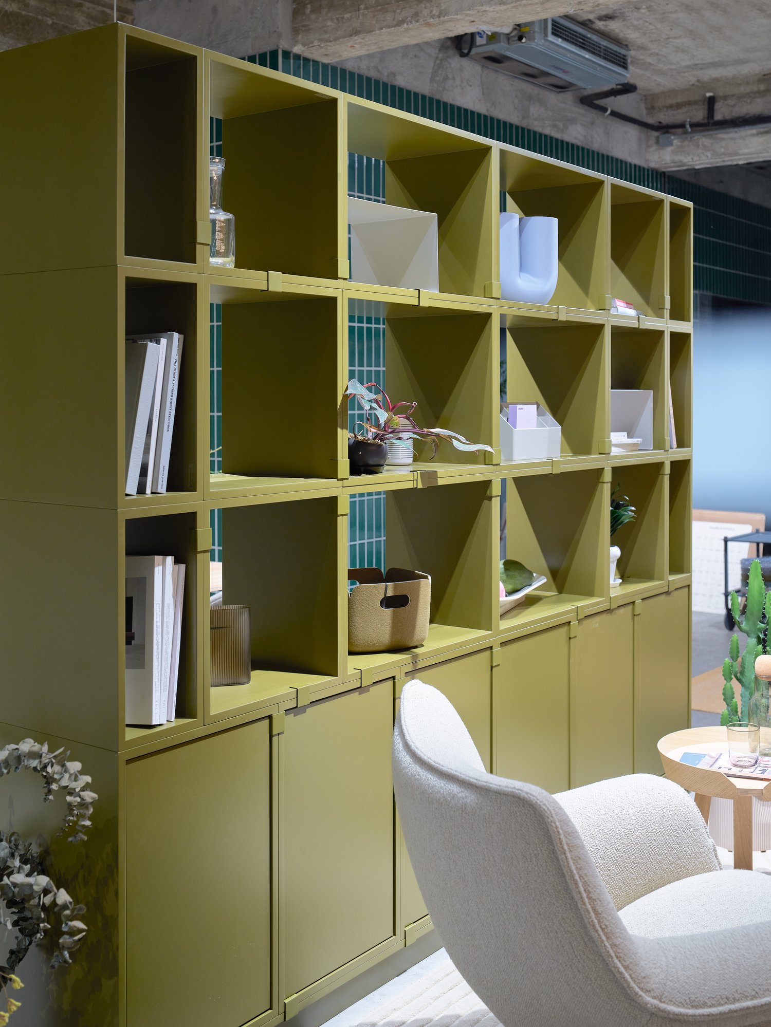 /cdn-cgi/image/width=1500,quality=85,format=auto/globalassets/content-media/images/about/shanghai-showroom/20250726muutoshanghai23429.jpg