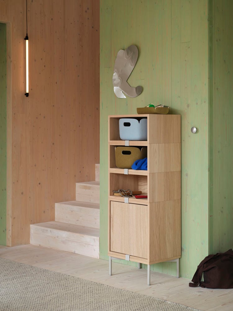 /cdn-cgi/image/width=1500,quality=85,format=auto/globalassets/content-media/images/accessories/storage/stacked-oak-restore-basket-28-28-17-light-blue-brown-green-tray-28-15-5-fine-wall-dots-metal-low-res.jpg