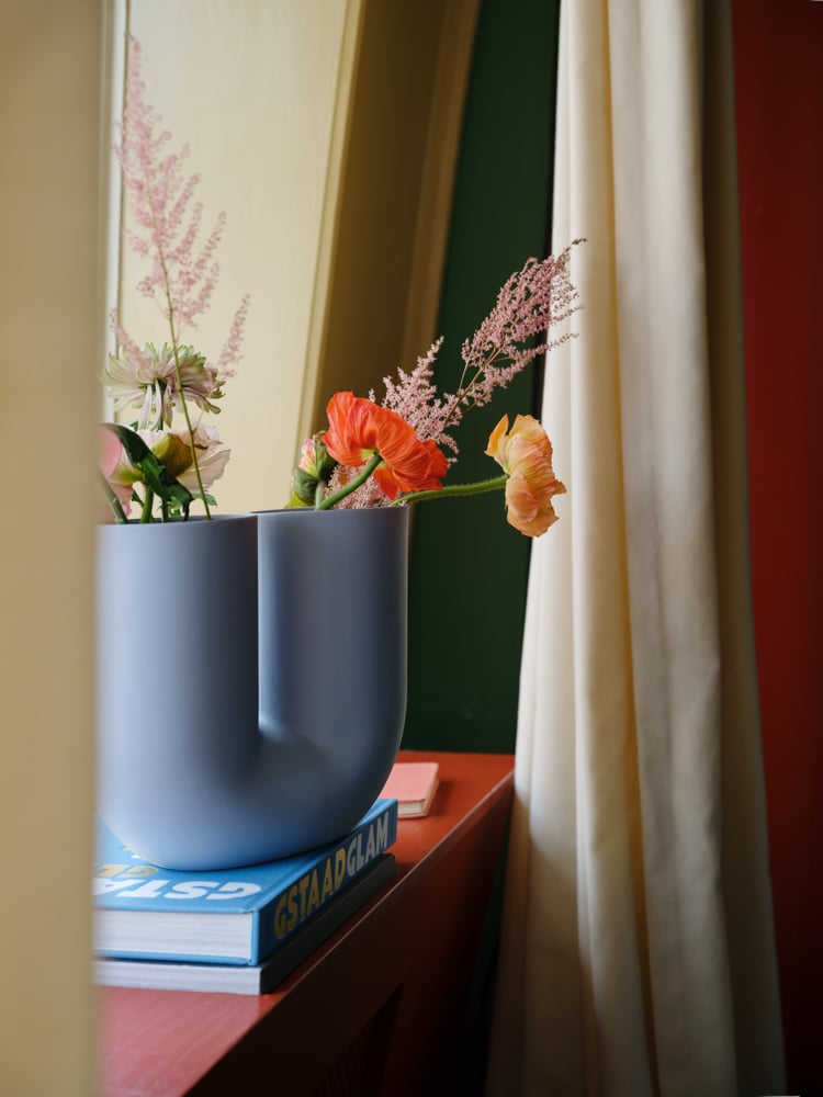 kink-light-blue-vase-muuto-org