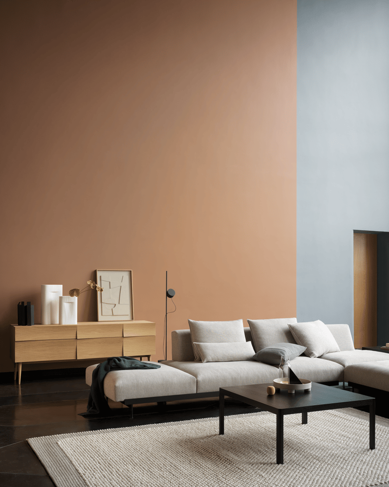 /cdn-cgi/image/width=1500,quality=85,format=auto/globalassets/content-media/images/ar/in-situ-modular-sofa/in-situ-corner-conf-9-clay-12-workshop-black-pebble-light-grey-reflect-180-oak-muuto-org.png