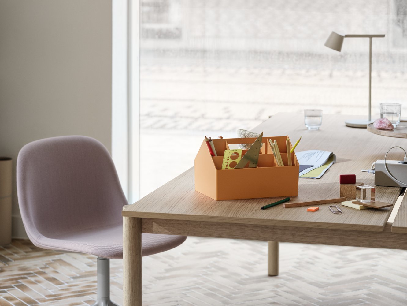 fiber-side-chair-swivel-base-twill-weave-620-linear-system-table-oak-sketch-toolbox-burnt-orange-tip-table-lamp-wide-org.png