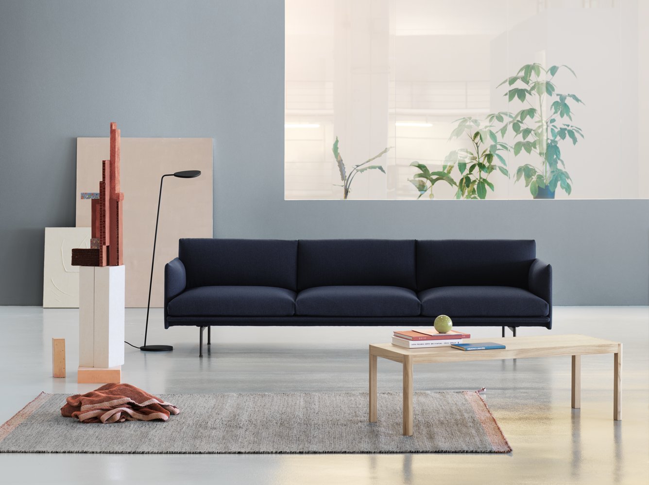 /cdn-cgi/image/width=1500,quality=85,format=auto/globalassets/content-media/images/ar/sofas-uk/outline-3-5-seater-vidar-554-workshop-coffee-table-oak-ply-sway-leaf-floor-lamp-landscape-org.png