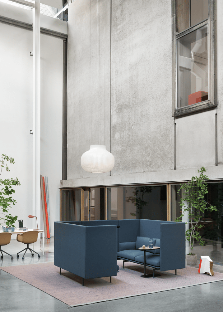 /cdn-cgi/image/width=1500,quality=85,format=auto/globalassets/content-media/images/ar/sofas-uk/outline-highback-panel-vidar-733-relate-strand-lamp-fiber-arm-chair-ply-rug-tub-jug-leaf-muuto-org.png