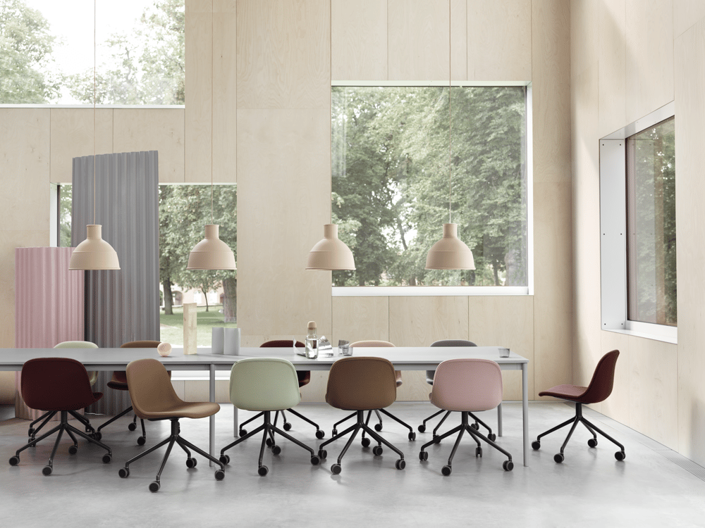 /cdn-cgi/image/width=1500,quality=85,format=auto/globalassets/content-media/images/configurator/fiber-side-steelcut-castors-base-table-440cm-white-unfold-nude-corky.png