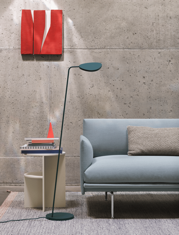 /cdn-cgi/image/width=1500,quality=85,format=auto/globalassets/content-media/images/configurator/leaf-floor-lamp-dark-green-halves-side-table-outline-sofa-steelcut-trio-713-twine-cushion-ply-rug-muuto-org.png
