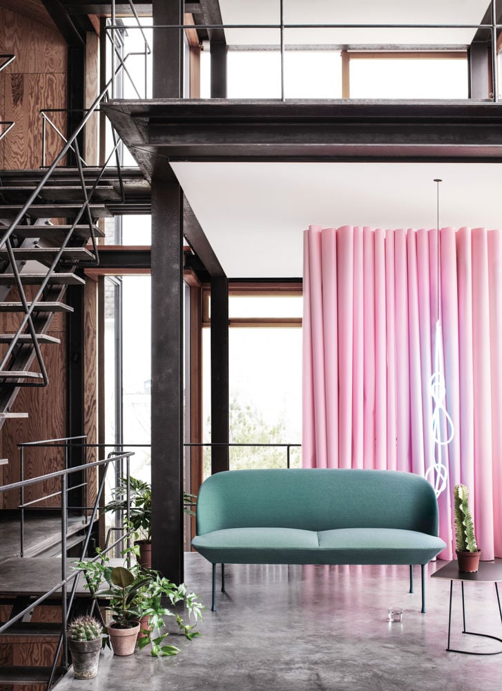 /cdn-cgi/image/width=1500,quality=85,format=auto/globalassets/content-media/images/configurator/oslo-2seater-steelcut-trio-966-airy-halfsize-high-res-lifestyle.jpg