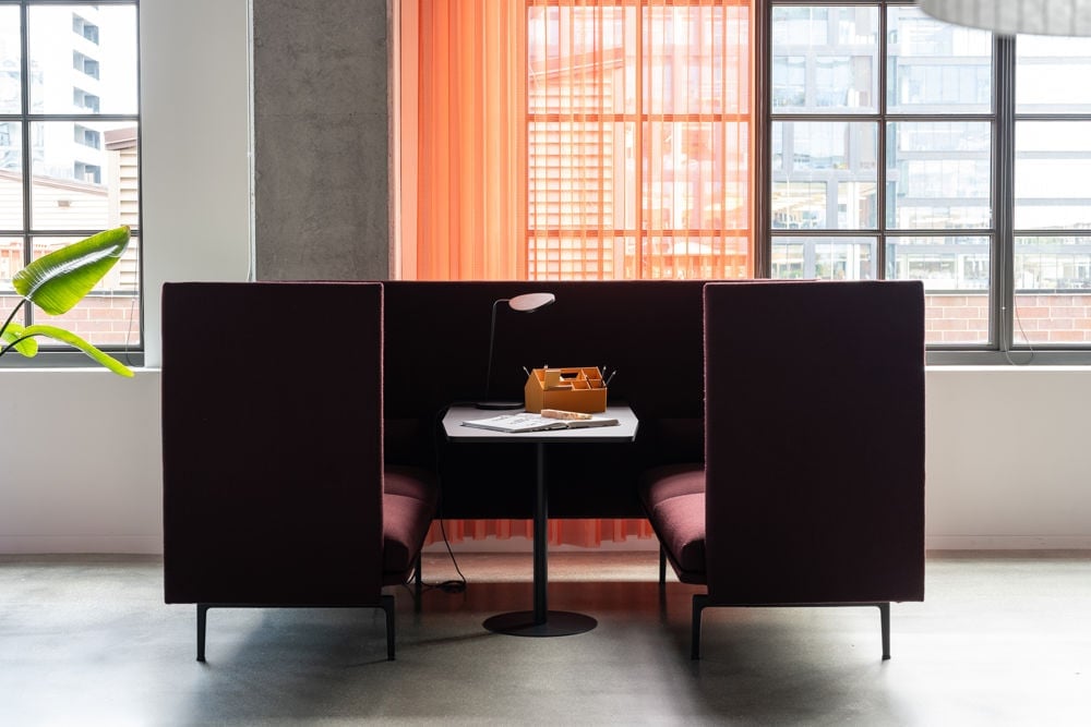 /cdn-cgi/image/width=1500,quality=85,format=auto/globalassets/content-media/images/design-days/agile-workspaces-ii/chicago-neocon-muuto-2024-low-res-94.jpg