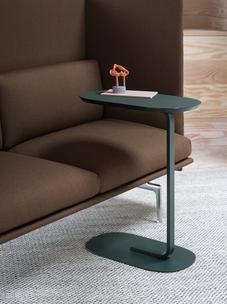 /cdn-cgi/image/width=1500,quality=85,format=auto/globalassets/content-media/images/design-days/agile-workspaces-ii/relate-h73-dark-green-outline-highback-2-seater-h45-chrome-vidar-363-ply-rug-black-white-muuto-org.png