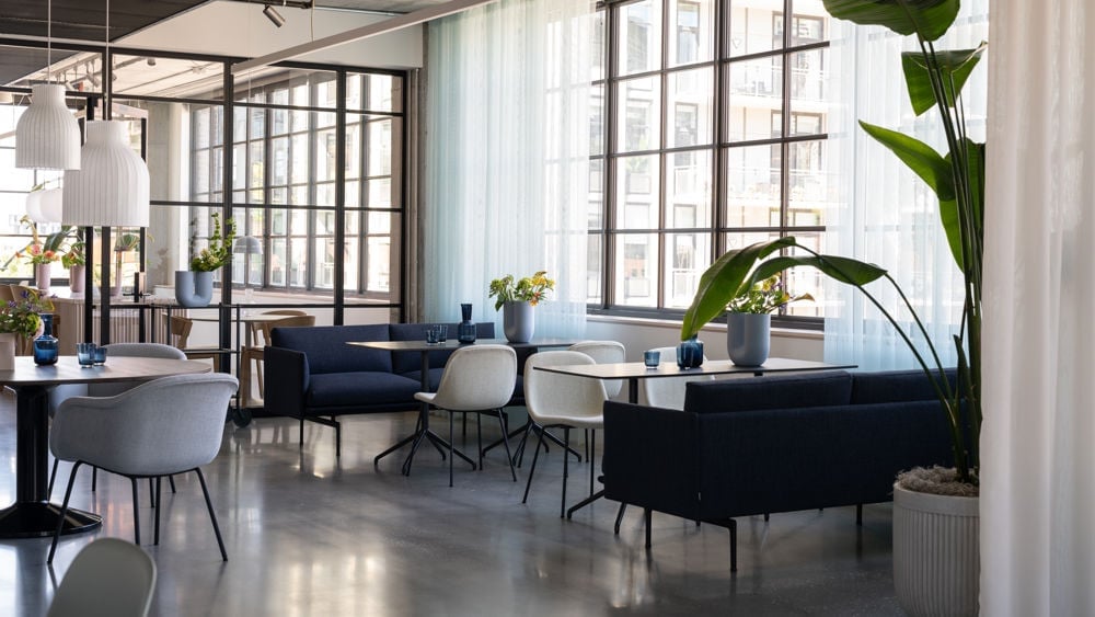 /cdn-cgi/image/width=1500,quality=85,format=auto/globalassets/content-media/images/design-days/dining-spaces/chicago-neocon-muuto-2024-low-res-71.jpg