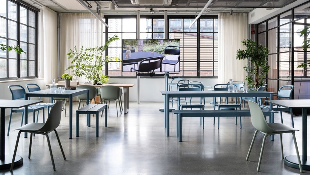 /cdn-cgi/image/width=1500,quality=85,format=auto/globalassets/content-media/images/design-days/outdoor-spaces/chicago-neocon-muuto-2024-low-res-9.jpg