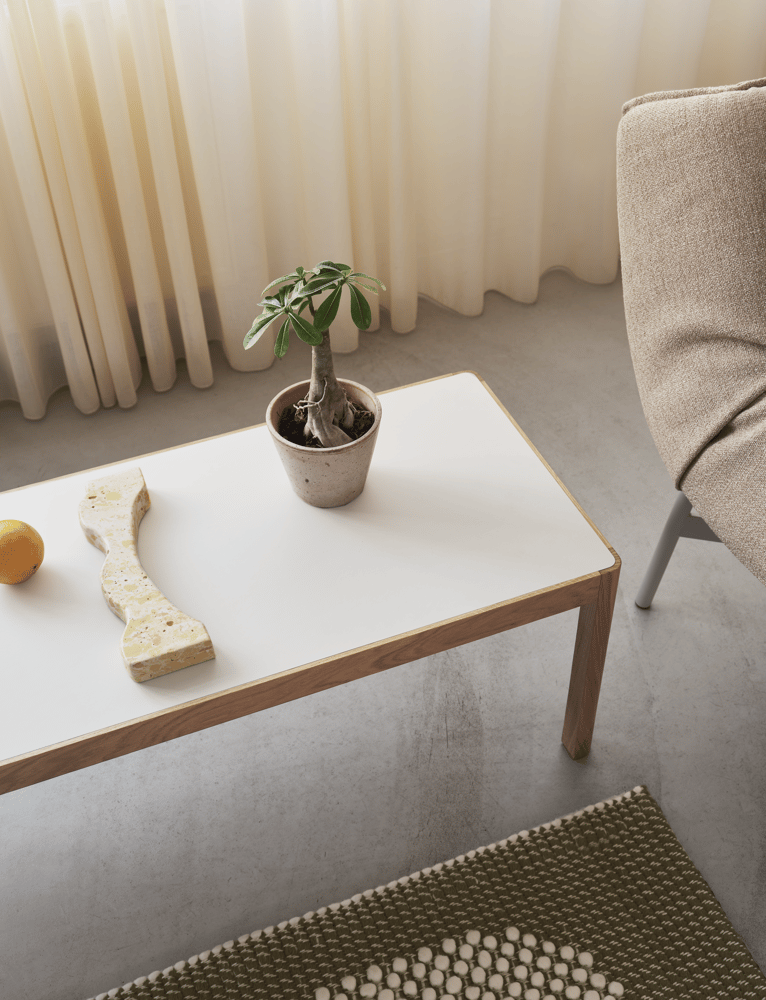 workshop-coffee-table-warm-grey-linoleum-oak-pebble-rug-brown-green-wrap-lounge-chair-ecriture-240-grey-muuto-org