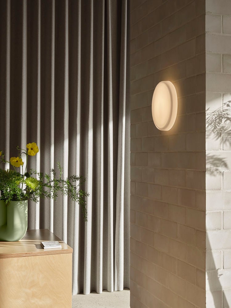 looped-wall-ceiling-kink-vase-26-light-green-low-res.jpg
