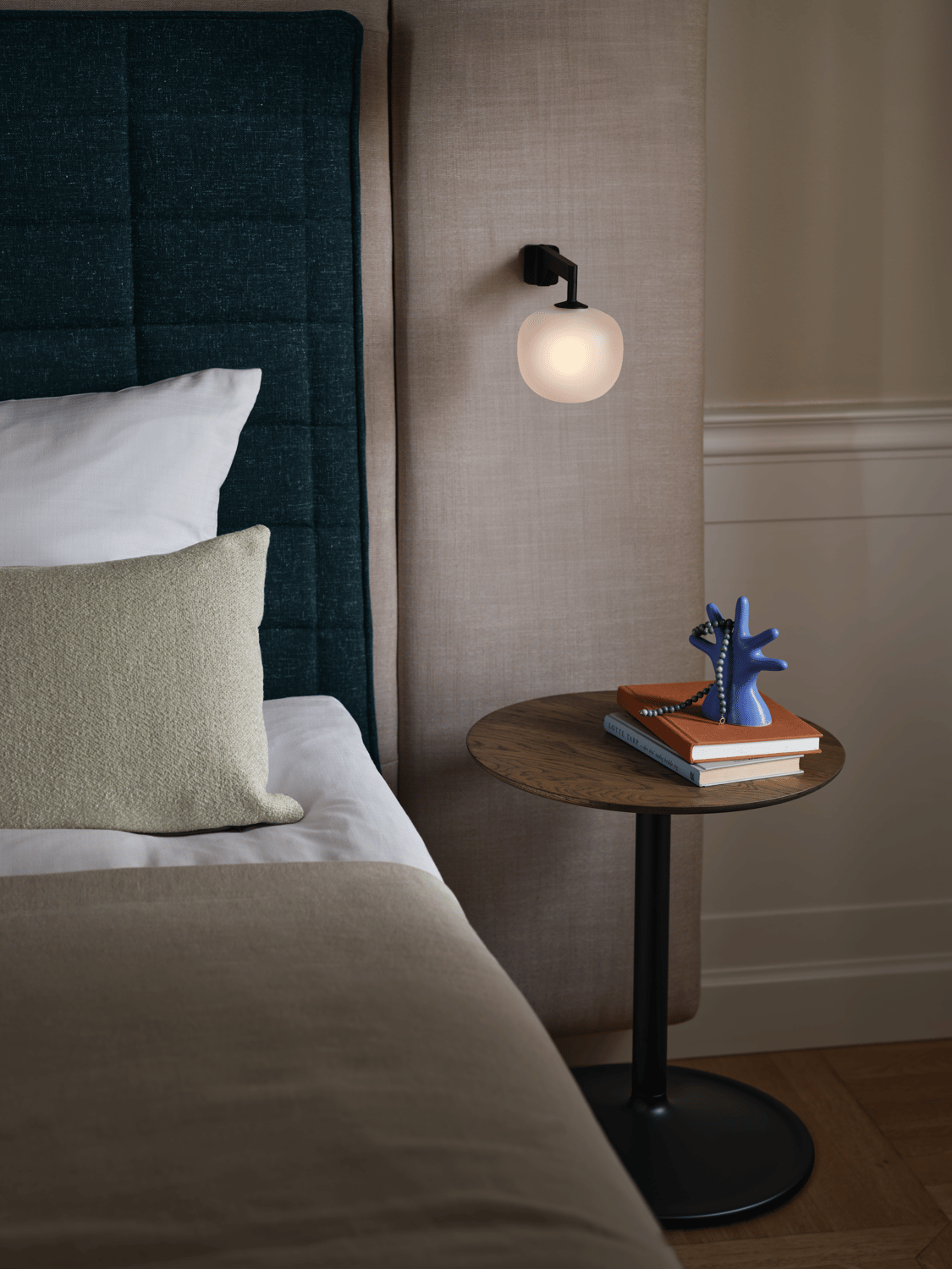 rime-wall-black-soft-side-smoked-oak-black-48-h48-mingle-light-green-muuto-org