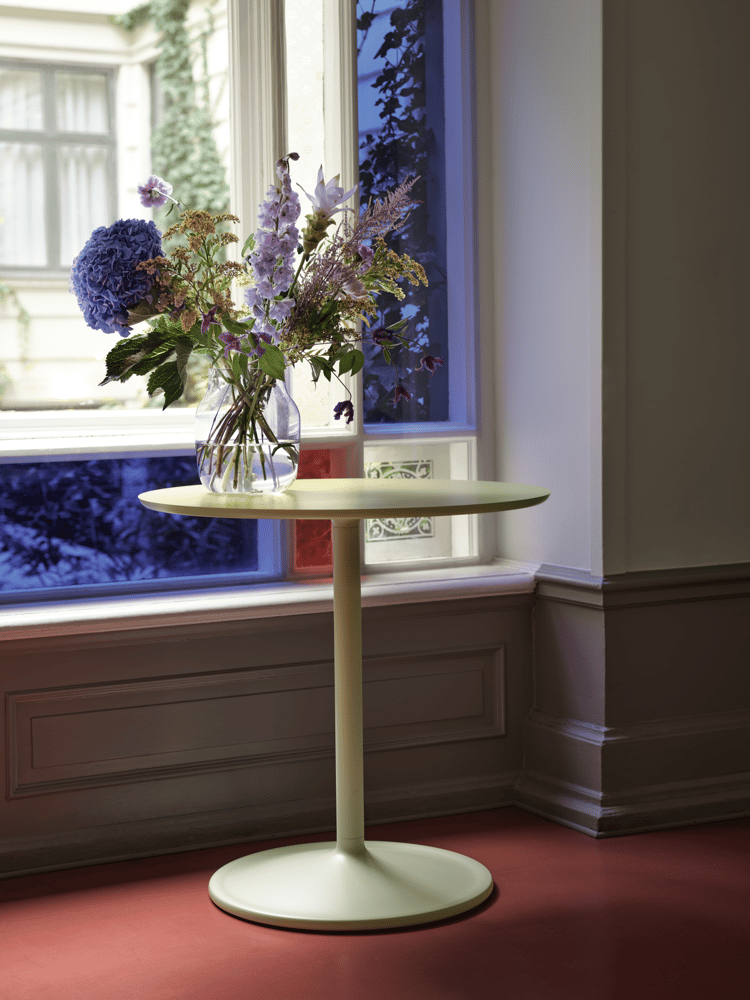 soft-cafe-table-75-h73-beige-green-silent-20-clear-muuto-org