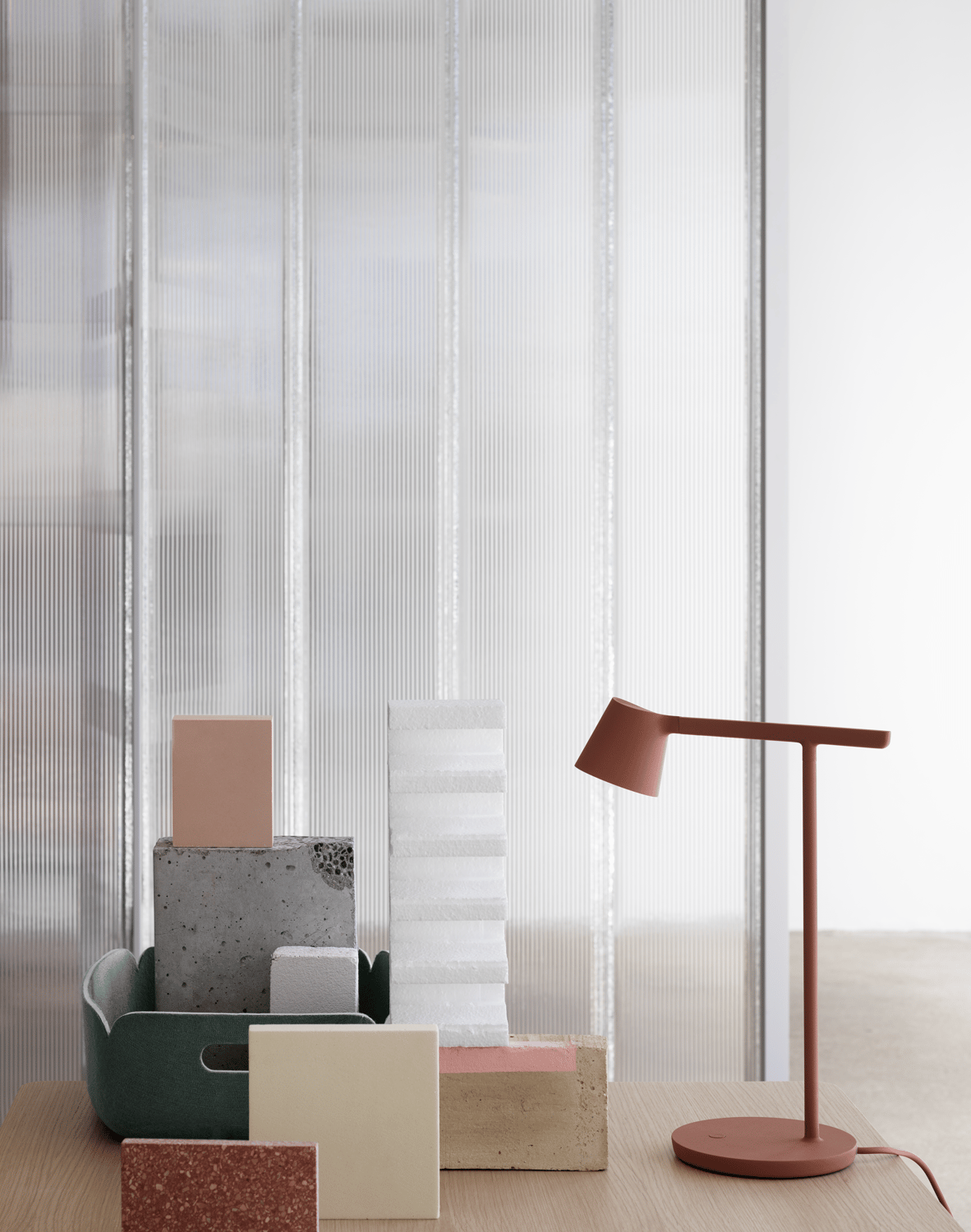 tip-lamp-restore-tray-dusty-green-muuto-org