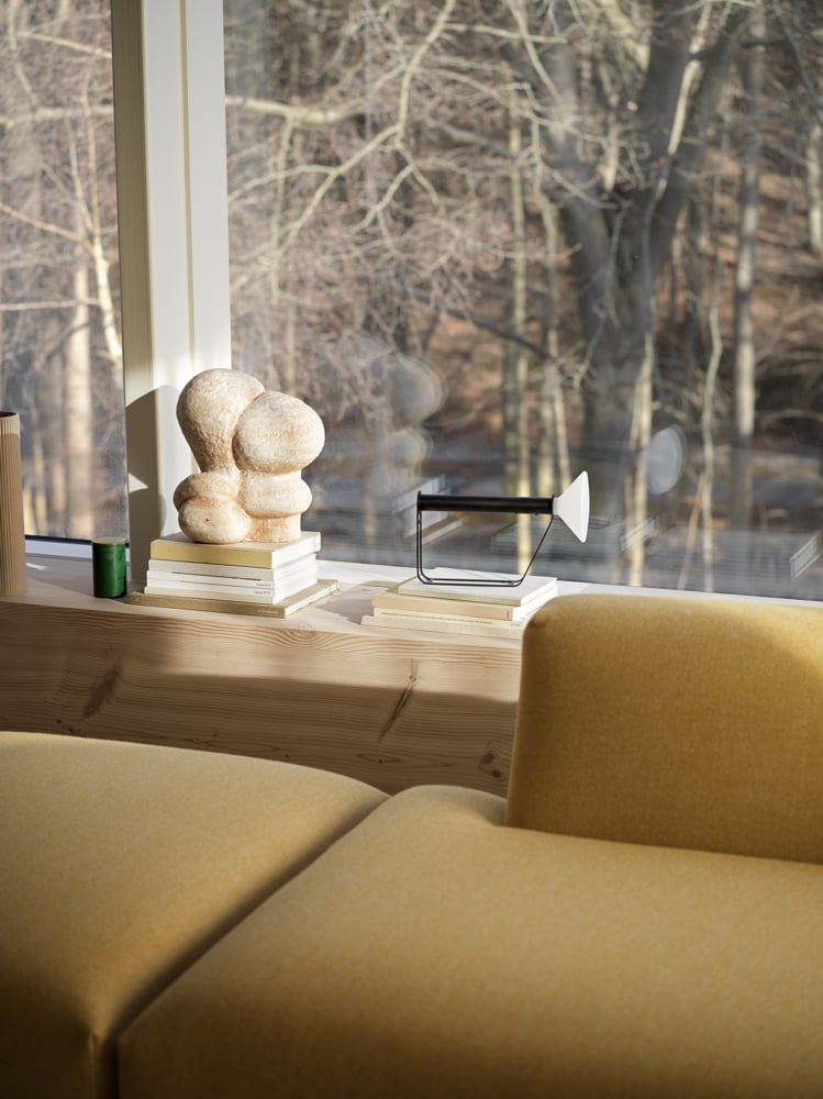 /cdn-cgi/image/width=1500,quality=85,format=auto/globalassets/content-media/images/materials/textiles/in-situ-sofa-hallingdal-407-piton-portable-lamp-black-org.png