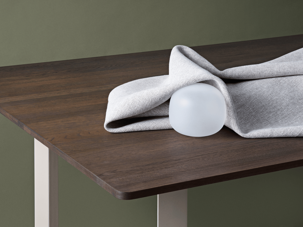 /cdn-cgi/image/width=1500,quality=85,format=auto/globalassets/content-media/images/pdp/7070-table/70-70-smoked-oak-concept-wide-muuto-org.png