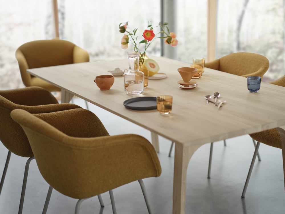 earnest-extendable-table-205-oak-fiber-soft-tube-hearth-8-grey-raise-carafe-glass-clear-burnt-orange-dark-blue-muuto-org