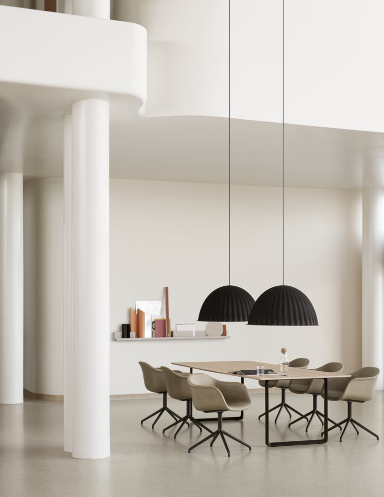 /cdn-cgi/image/width=1500,quality=85,format=auto/globalassets/content-media/images/plp/lighting/70-70-oak-meeting-under-the-bell-fiber-arm-refine-stone-folded-corky-muuto-org.png