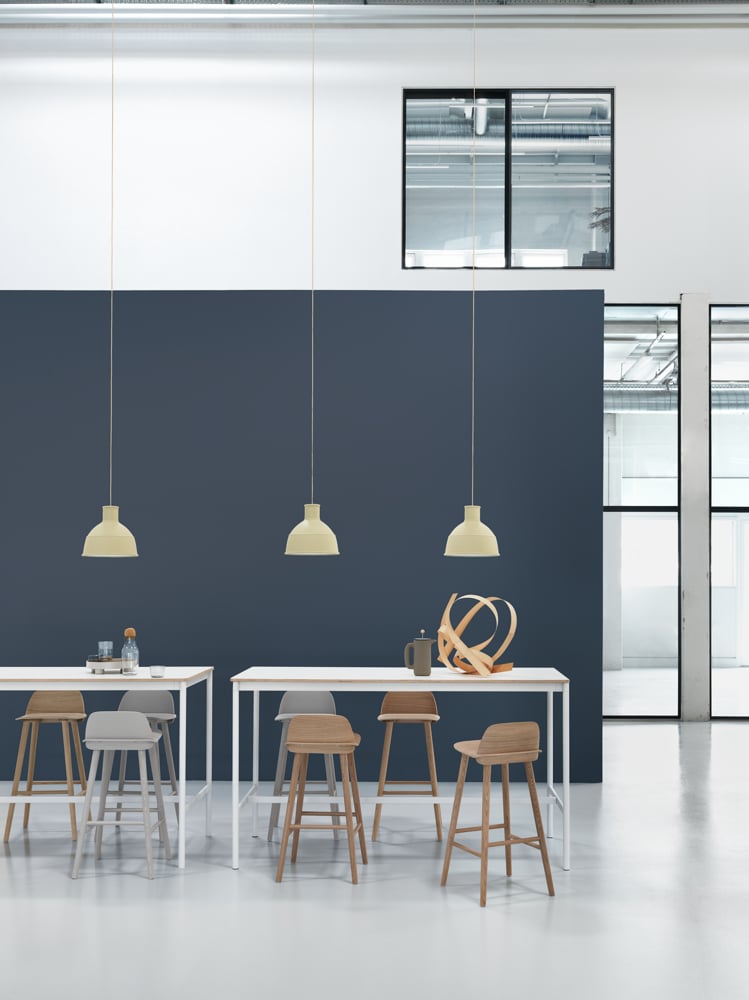 /cdn-cgi/image/width=1500,quality=85,format=auto/globalassets/content-media/images/plp/lighting/base-high-table-white-plywood-unfold-beige-green-nerd-bar-stool-grey-oak-corky-platform-tray-push-org.png