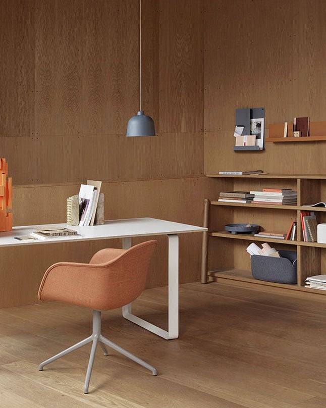 /cdn-cgi/image/width=1500,quality=85,format=auto/globalassets/content-media/images/plp/lighting/fffffiber-arm-chair-swivel-remix-2-452-7070-table-halves-side-table-grain-folded-restore-platform-tray-muuto-low-res.jpg