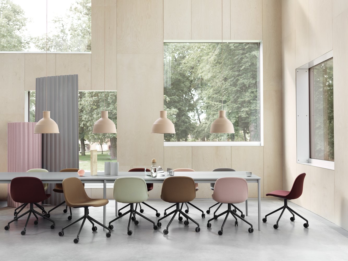 /cdn-cgi/image/width=1500,quality=85,format=auto/globalassets/content-media/images/plp/lighting/fiber-side-steelcut-castors-base-table-440cm-white-unfold-nude-corky.png