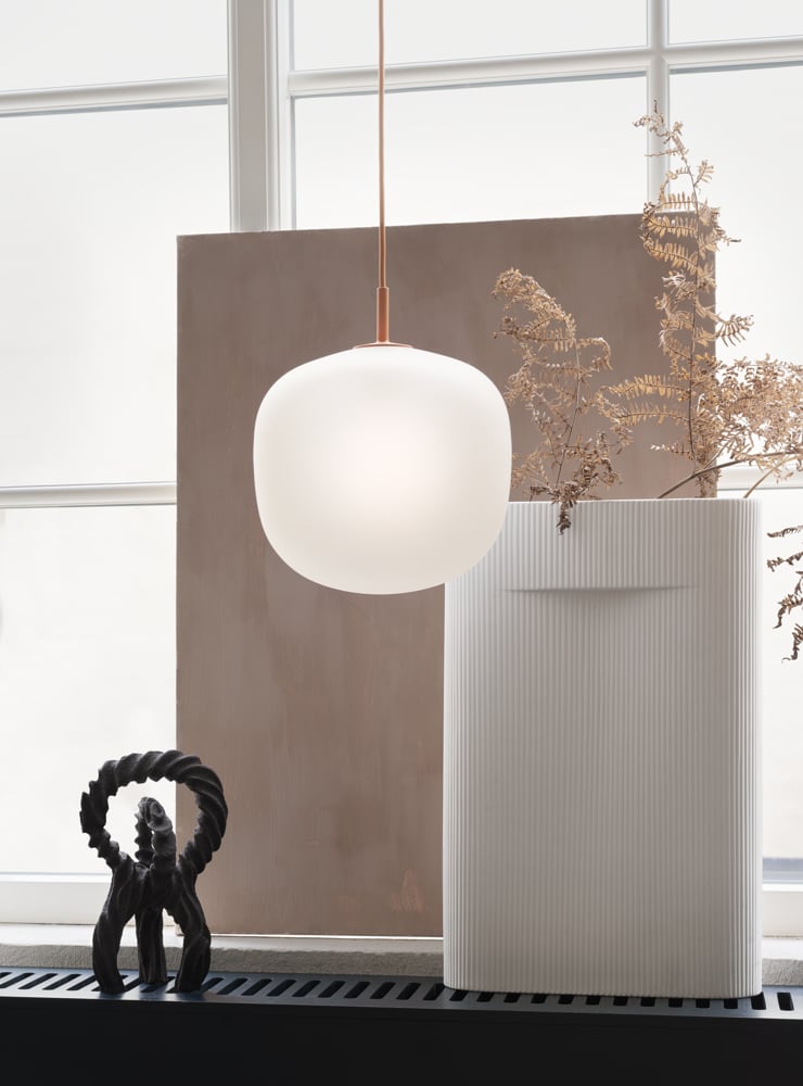 /cdn-cgi/image/width=1500,quality=85,format=auto/globalassets/content-media/images/plp/lighting/rime-pendant-25-orange-ridge-vase-h35-off-white-muuto-org.png