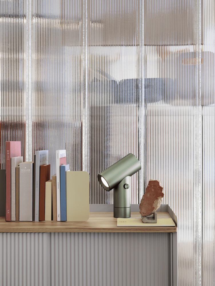 /cdn-cgi/image/width=1500,quality=85,format=auto/globalassets/content-media/images/plp/lighting/table-lamps/beam-enfold-compile_bookend-muuto-org.png