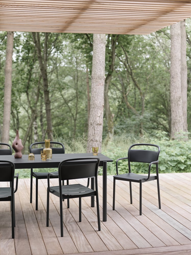 /cdn-cgi/image/width=1500,quality=85,format=auto/globalassets/content-media/images/plp/outdoor/accessories/linear-steel-table-200-armchair-black-raise-carafe-glass-20-cl-30-cl-burnt-orange-muuto-org.png