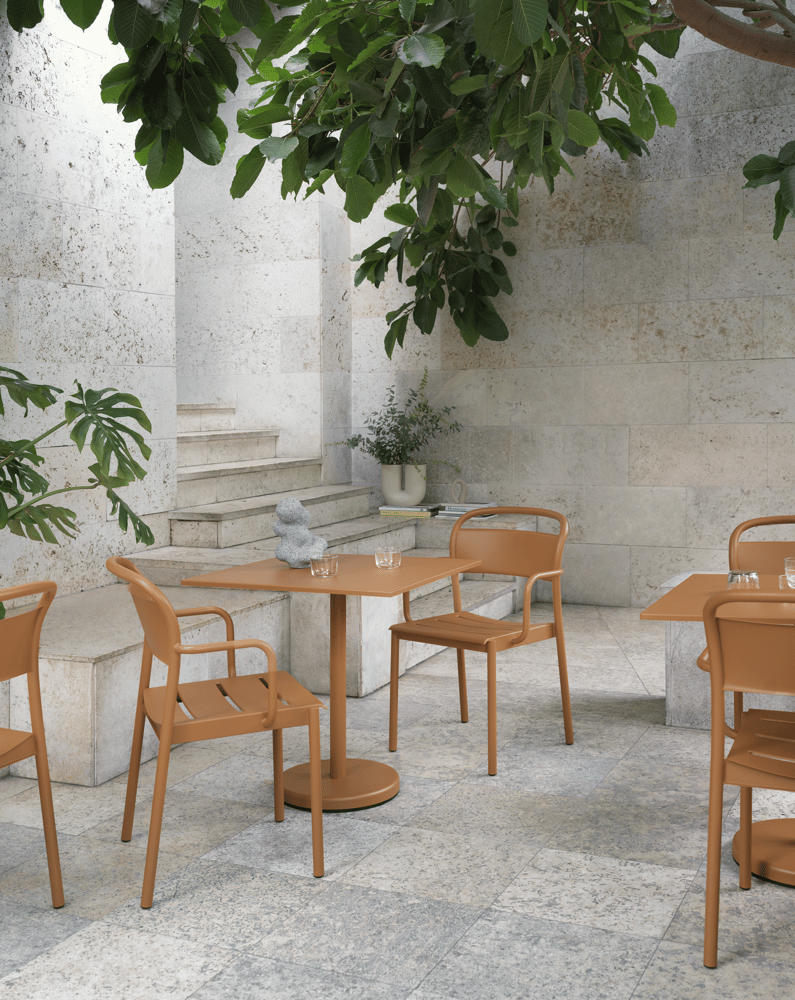 /cdn-cgi/image/width=1500,quality=85,format=auto/globalassets/content-media/images/plp/outdoor/seating/linear-steel-armchair-linear-steel-cafe-table-70x70-burnt-orange-muuto-org.png