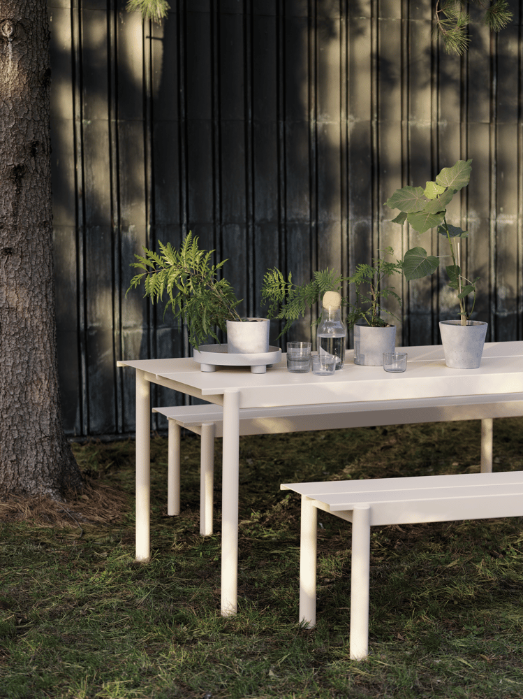 /cdn-cgi/image/width=1500,quality=85,format=auto/globalassets/content-media/images/plp/outdoor/tables/linear-steel-table-bench-off-white-platform-corky-muuto-org.png