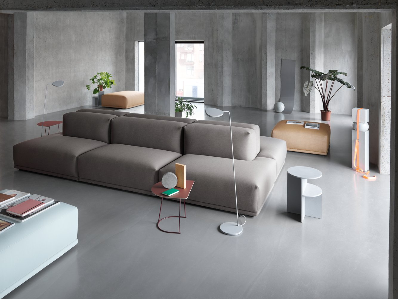 connect-leaf-floor-lamp-airy-halfsize-plum-halves-org.png