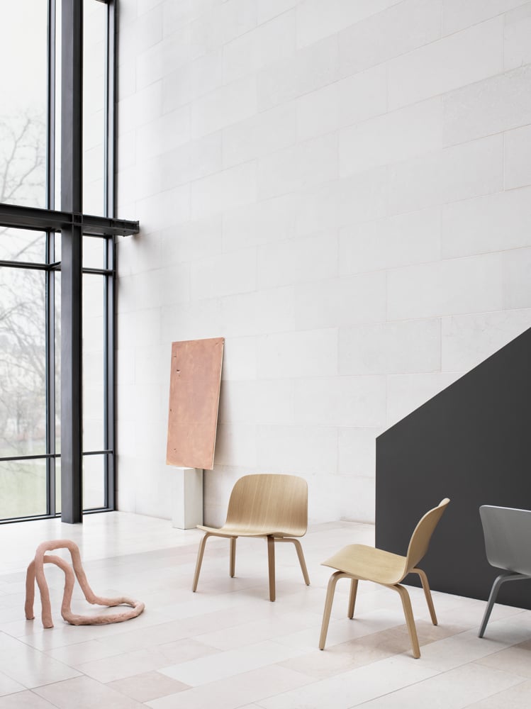 /cdn-cgi/image/width=1500,quality=85,format=auto/globalassets/content-media/images/plp/sofas/lounge-chairs/visu-lounge-chair-oak-grey-muuto-org.png