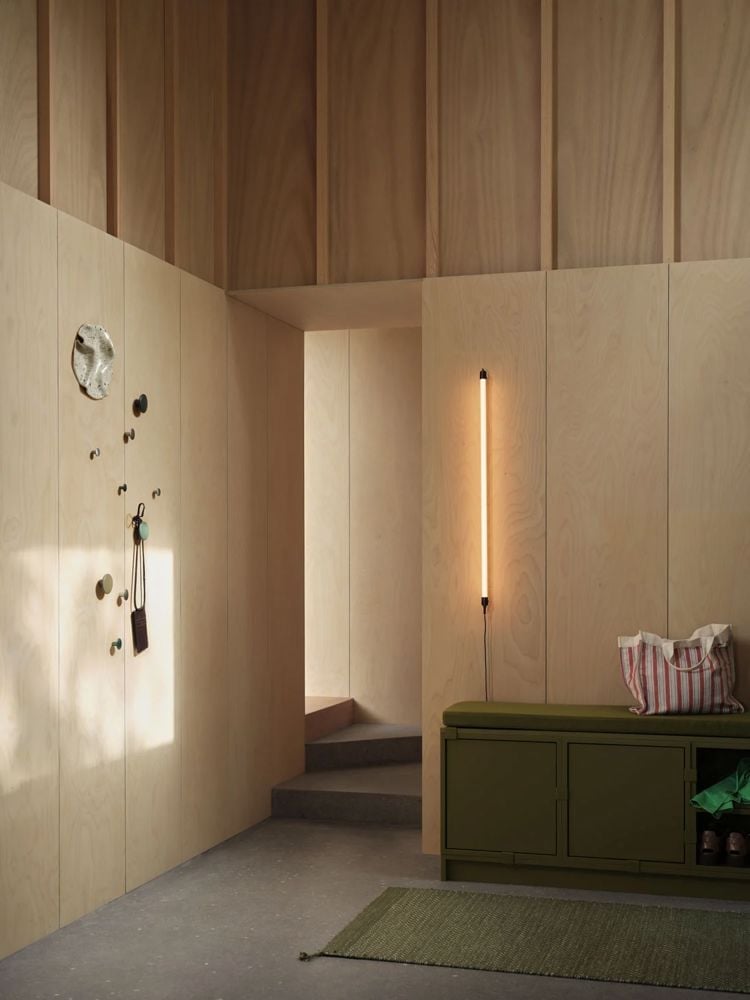 /cdn-cgi/image/width=1500,quality=85,format=auto/globalassets/content-media/images/plp/storage/hallway-storage/stacked-seat-cushion-steelcut-985-ply-rug-recycled-polyester-moss-green-dots-fine-wall-lamp-muuto-low-res.jpg
