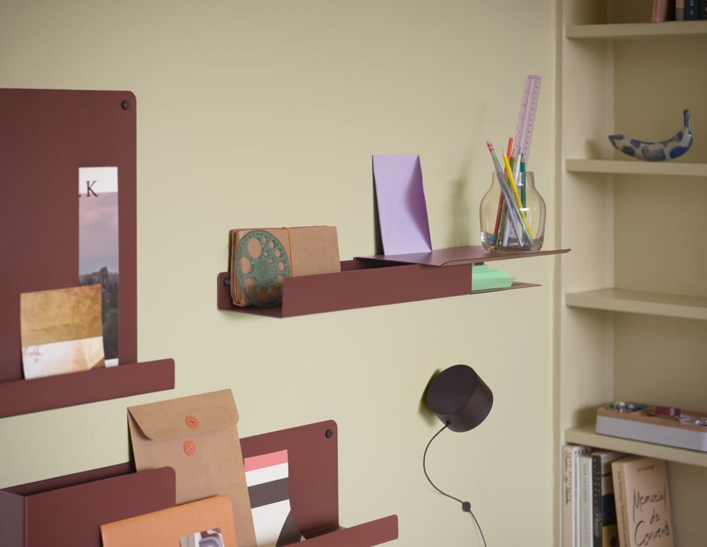 /cdn-cgi/image/width=1500,quality=85,format=auto/globalassets/content-media/images/plp/storage/small-storage/folded-shelves-deep-red-silent-vase-11-clear-post-wall-lamp-arrange-grey-muuto-org.png