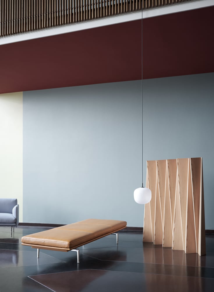 /cdn-cgi/image/width=1500,quality=85,format=auto/globalassets/content-media/images/products/daybeds/outline-daybed-refine-cognac-leather-alu-rime-pendant-25-black-muuto-org.png