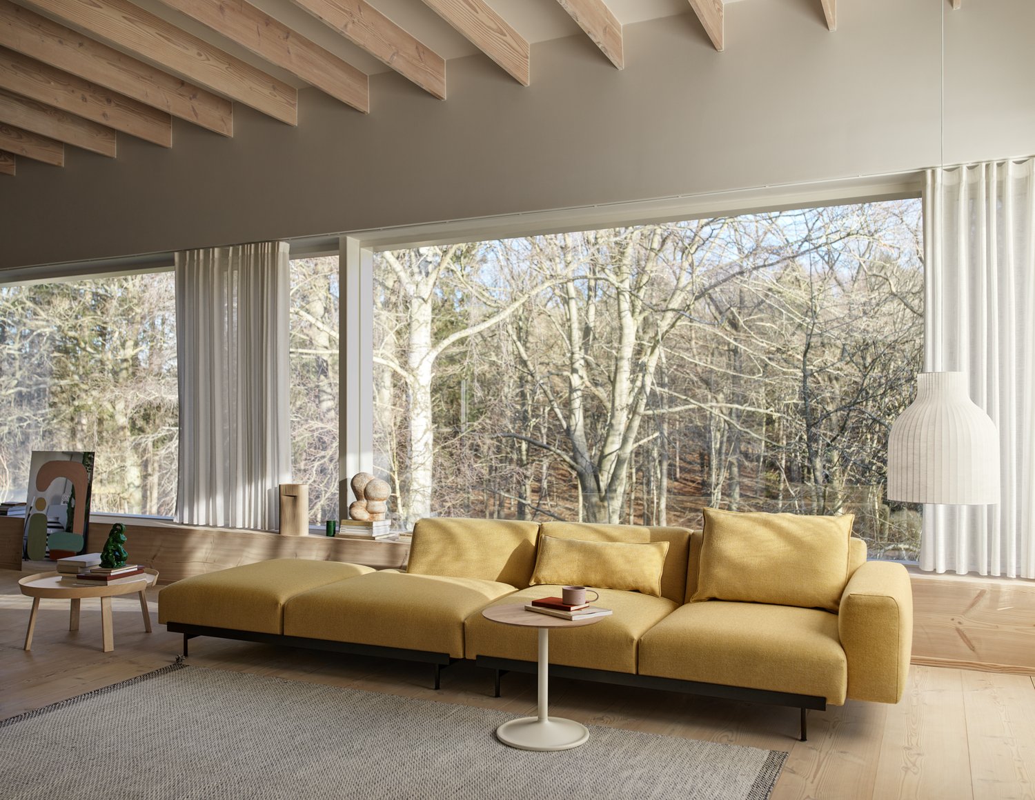 /cdn-cgi/image/width=1500,quality=85,format=auto/globalassets/content-media/images/products/shop-by-family/in-situ-modular-sofa/slider/in-situ-4-seater-config-2-hallingdal-407-soft-side-h48-o-41-solid-oak-off-white-around-large-ash-strand-open-40-2-muuto-org.png