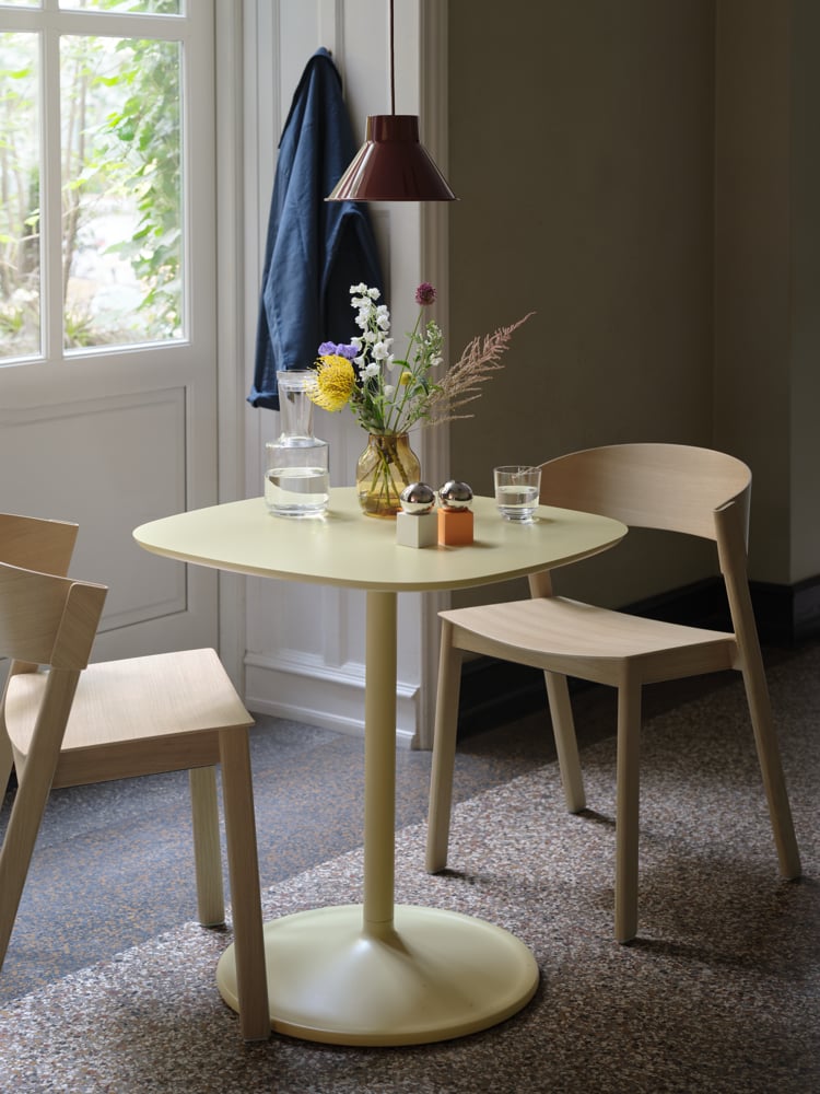 soft-cafe-table-70x70-h73-beige-green-top-pendant-21-deep-red-cover-side-chair-oak-silent-raise-muuto-org.png