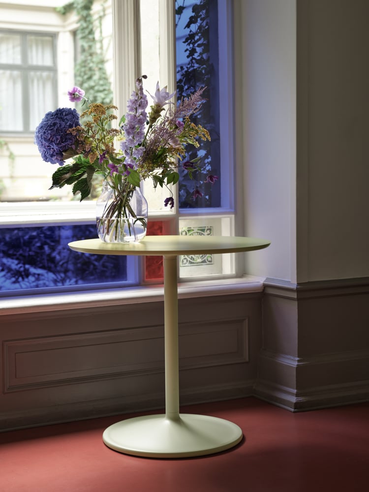 soft-cafe-table-75-h73-beige-green-silent-20-clear-muuto-org.png