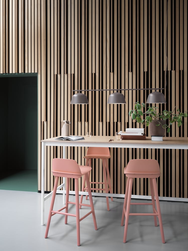/cdn-cgi/image/width=1500,quality=85,format=auto/globalassets/content-media/images/ready-to-ship/nerd-bar-stool-tan-rose-base-high-table-oak-white-ambit-rail-lamp-taupe-tub-jug-muuto-org.png