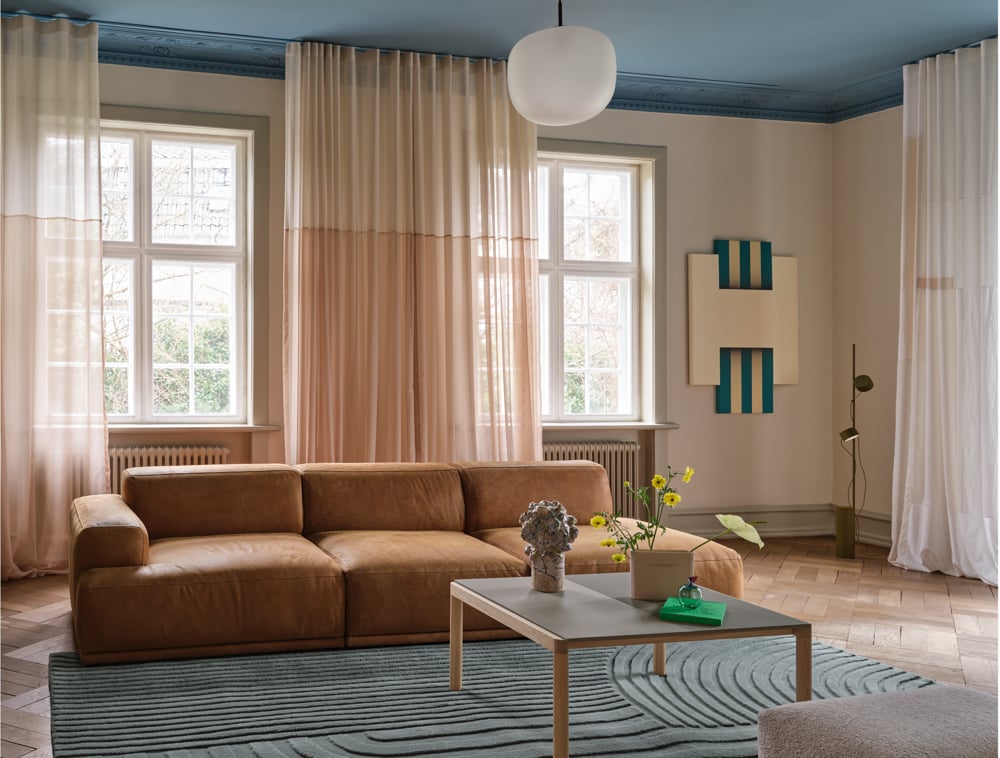 /cdn-cgi/image/width=1500,quality=85,format=auto/globalassets/content-media/images/sofa-experience/connect-soft-grace-leather-cognac-couple-taupe-echo-hearth-7-relevo-sage-green-post-floor-brown-green-rime-pendant-37-muuto-org.png