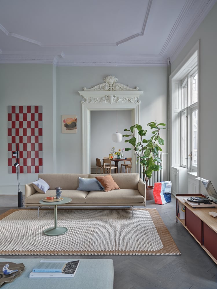 /cdn-cgi/image/width=1500,quality=85,format=auto/globalassets/content-media/images/sofa-experience/outline-3-seater-ecriture-240-alu-enfold-deep-red-186x45-h48-pebble-rug-burnt-orange-soft-side-dusty-green-48-h48-midst-dark-red-muuto-org.png