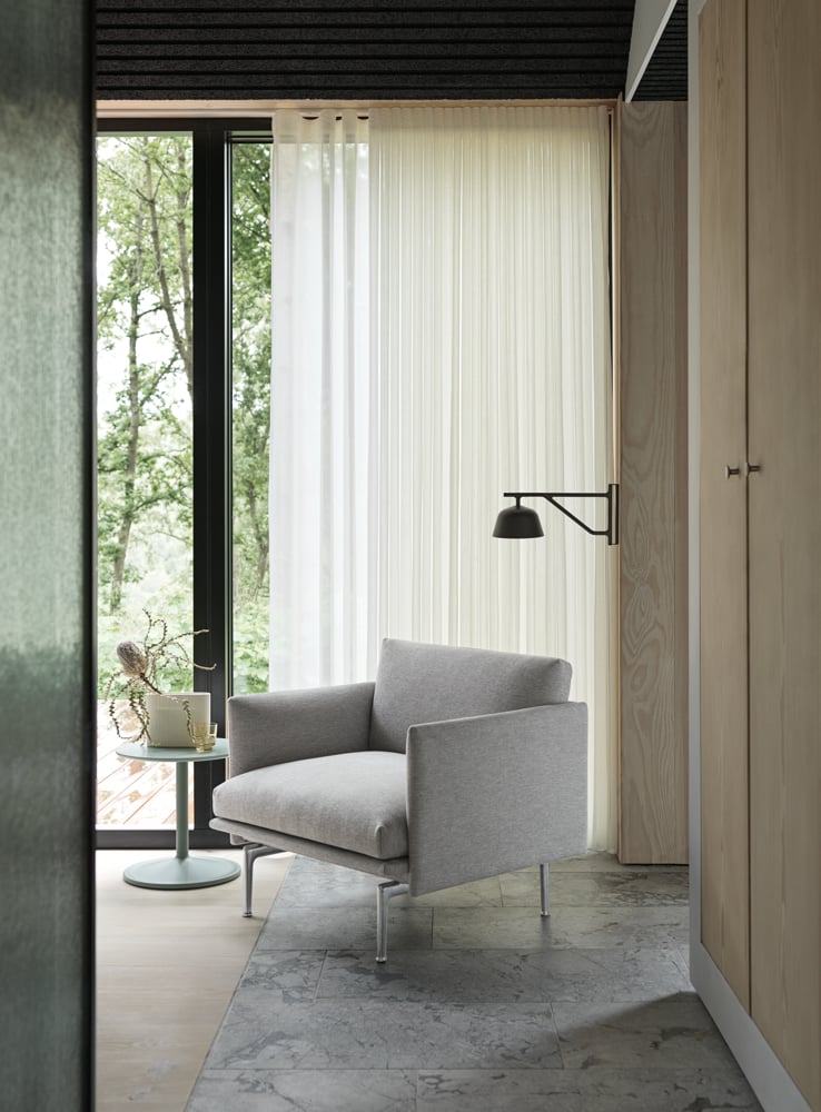 /cdn-cgi/image/width=1500,quality=85,format=auto/globalassets/content-media/images/sofa-experience/outline/outline-studio-chair-alu-clay-12-ambit-wall-taupe-soft-side-o41-h40-dusty-green-ridge-off-white-muuto-org.png