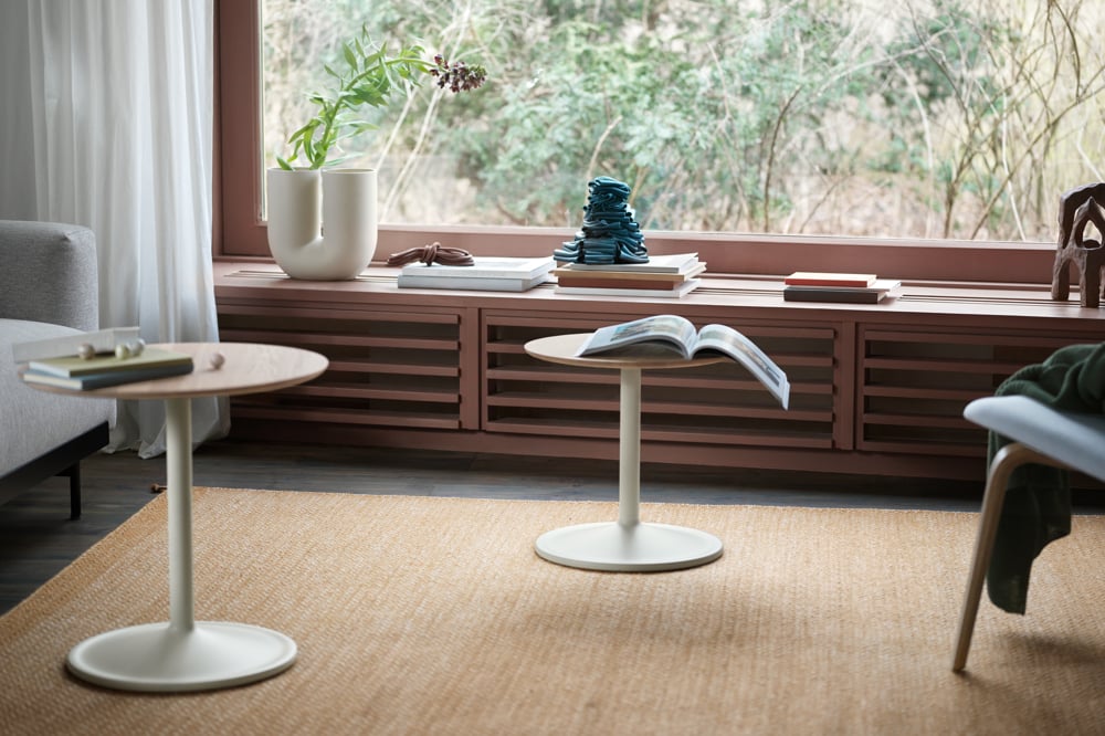 soft-side-table-solid-oakoff-white-o48-h48-o41-h40-kink-vase-sand-in-situ-clay-12-32-standard-photo